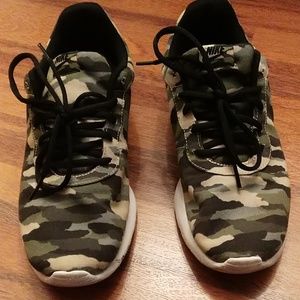 Nike camo running shoe